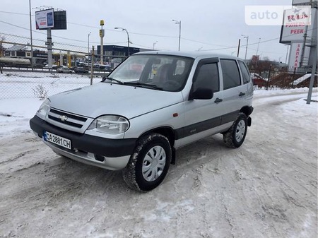 Chevrolet Niva 2006  випуску Київ з двигуном 1.7 л бензин позашляховик  за 4799 долл. 