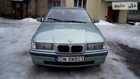 BMW 316 2000  выпуска Донецк с двигателем 1.9 л бензин хэтчбек механика за 1700 долл. 