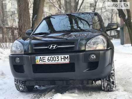 Hyundai Tucson 2007  випуску Дніпро з двигуном 2 л газ позашляховик автомат за 9300 долл. 