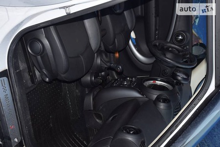 Mini Countryman 2013  випуску Київ з двигуном 1.6 л бензин хэтчбек автомат за 14990 долл. 