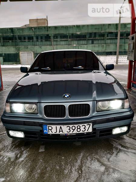 BMW 318 1997  випуску Івано-Франківськ з двигуном 1.8 л  седан механіка за 1900 долл. 