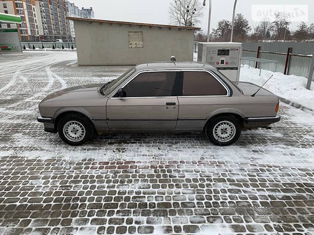 BMW 318 1987  випуску Івано-Франківськ з двигуном 1.8 л бензин купе механіка за 2500 долл. 