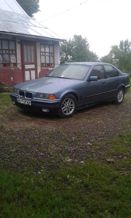 BMW 318 1995  випуску Івано-Франківськ з двигуном 0 л бензин седан механіка за 3800 долл. 