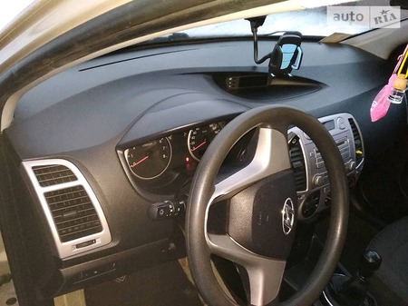 Hyundai i20 2011  выпуска Ивано-Франковск с двигателем 1.2 л бензин хэтчбек механика за 5950 долл. 