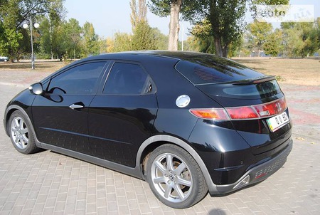 Honda Civic 2007  випуску Черкаси з двигуном 1.8 л бензин хэтчбек автомат за 8200 долл. 