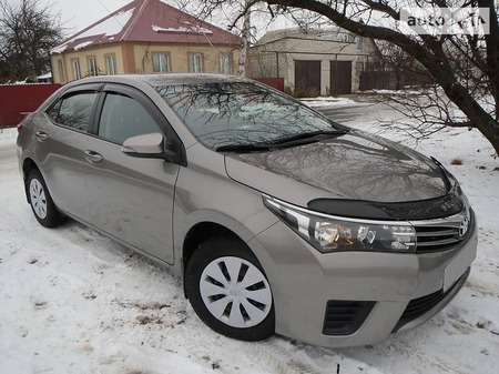 Toyota Corolla 2014  випуску Донецьк з двигуном 1.3 л бензин седан механіка за 12600 долл. 