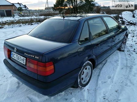Volkswagen Passat 1994  выпуска Львов с двигателем 2 л газ седан механика за 3800 долл. 