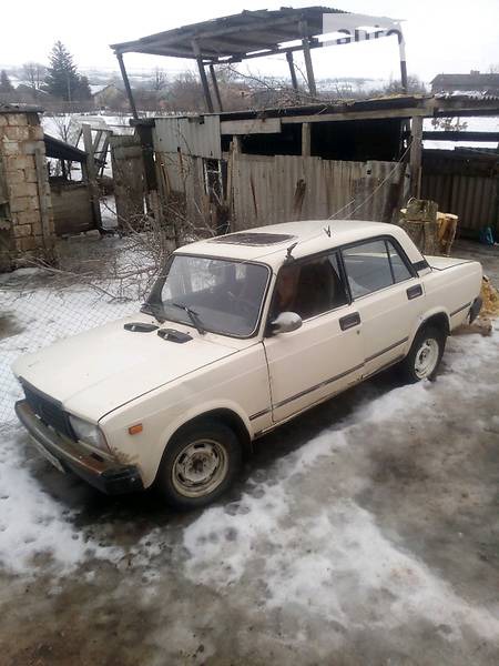 Lada 2107 1986  выпуска Донецк с двигателем 1.5 л бензин седан механика за 600 долл. 