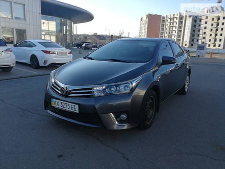 Toyota Corolla 2015  випуску Харків з двигуном 1.6 л бензин седан автомат за 15500 долл. 