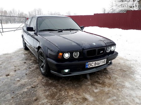 BMW 520 1995  випуску Івано-Франківськ з двигуном 2 л газ седан автомат за 4100 долл. 