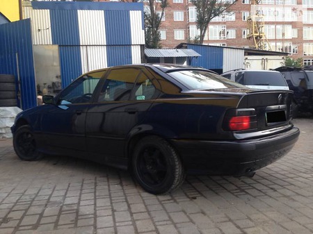 BMW 316 1994  випуску Івано-Франківськ з двигуном 1.6 л бензин седан механіка за 4000 долл. 