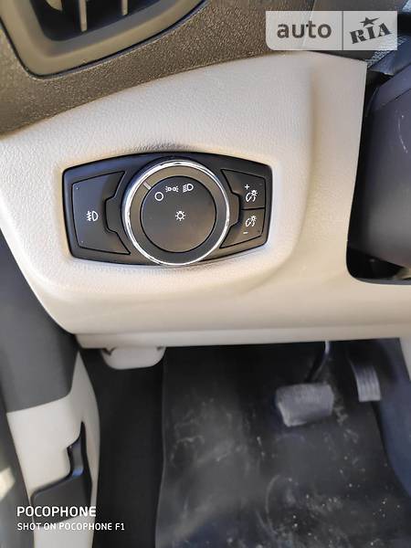 Ford Transit Connect 2015  випуску Черкаси з двигуном 2.5 л бензин мінівен автомат за 14500 долл. 