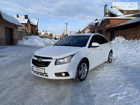Chevrolet Cruze 2011  випуску Харків з двигуном 0 л газ седан автомат за 8300 долл. 
