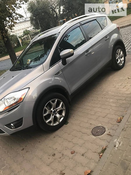 Ford Kuga 2011  випуску Львів з двигуном 2 л  позашляховик механіка за 13999 долл. 