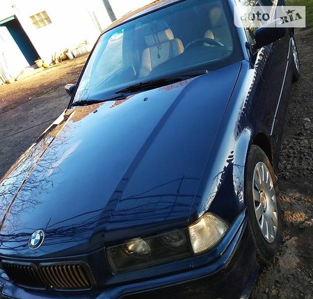 BMW 320 1992  выпуска Львов с двигателем 0 л бензин седан механика за 3100 долл. 