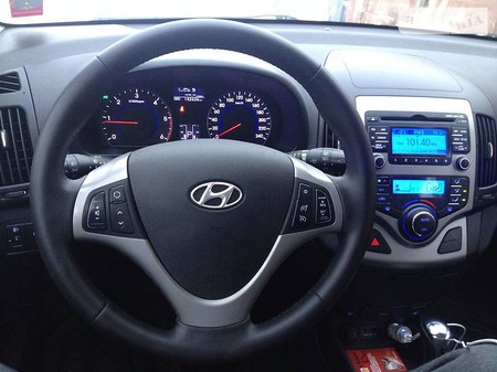 Hyundai i30 2012  випуску Рівне з двигуном 1.6 л дизель універсал автомат за 8999 долл. 