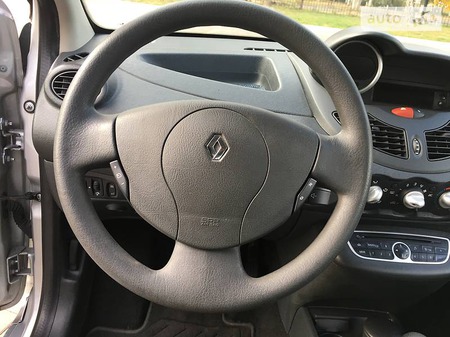 Renault Twingo 2011  випуску Луцьк з двигуном 0 л бензин хэтчбек автомат за 6750 долл. 