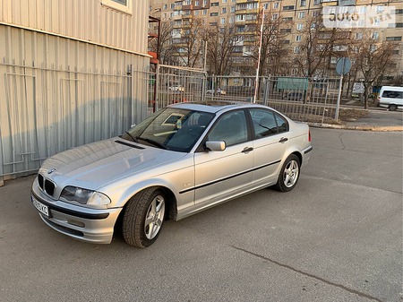 BMW 318 2000  випуску Дніпро з двигуном 1.9 л газ седан механіка за 5550 долл. 