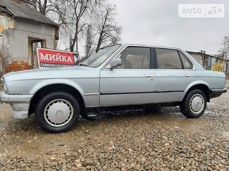 BMW 318 1986  випуску Івано-Франківськ з двигуном 1.8 л бензин седан механіка за 650 долл. 