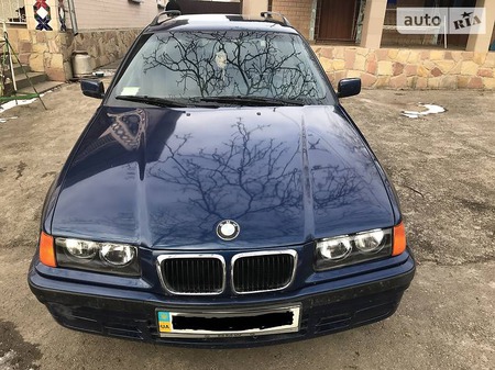 BMW 318 1998  випуску Тернопіль з двигуном 0 л бензин універсал механіка за 4500 долл. 