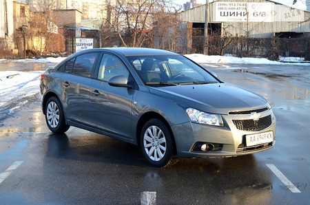 Chevrolet Cruze 2012  випуску Кропивницький з двигуном 1.8 л бензин седан механіка за 8698 долл. 