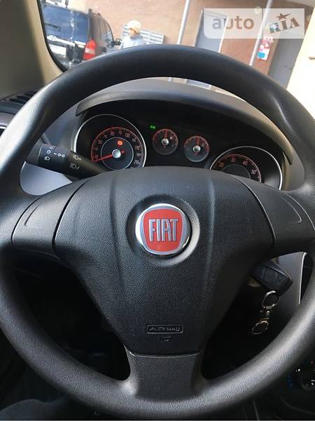 Fiat Linea 2013  випуску Івано-Франківськ з двигуном 1.4 л газ седан механіка за 7800 долл. 