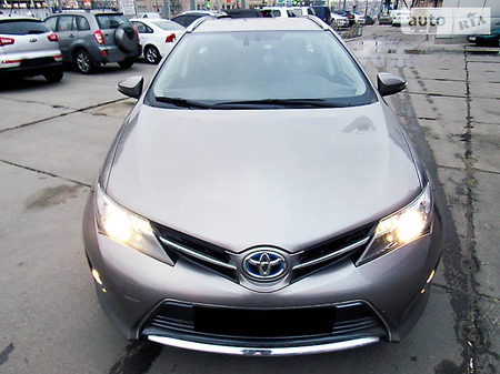 Toyota Auris 2013  випуску Харків з двигуном 1.8 л гібрид універсал автомат за 15400 долл. 