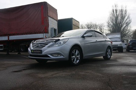 Hyundai Sonata 2011  випуску Миколаїв з двигуном 0 л газ седан автомат за 12300 долл. 