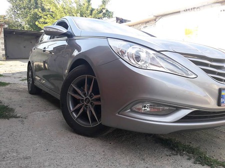 Hyundai Sonata 2010  випуску Запоріжжя з двигуном 2 л газ седан механіка за 14500 долл. 