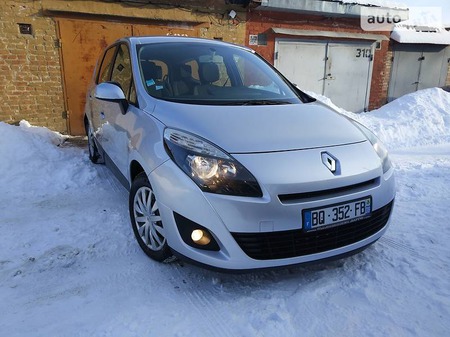Renault Scenic 2011  випуску Кропивницький з двигуном 1.5 л дизель мінівен механіка за 8400 долл. 