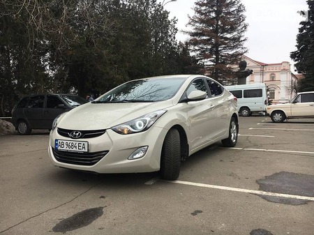 Hyundai Elantra 2012  випуску Вінниця з двигуном 1.8 л газ седан механіка за 10900 долл. 