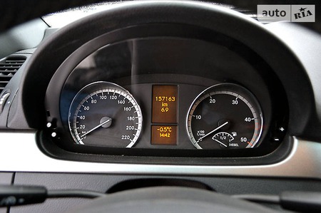 Mercedes-Benz Viano 2011  випуску Київ з двигуном 2.2 л дизель мінівен автомат за 24600 долл. 