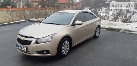 Chevrolet Cruze 2011  випуску Вінниця з двигуном 1.8 л газ седан автомат за 9300 долл. 