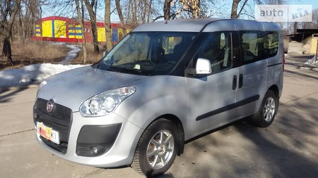 Fiat Doblo 2012  випуску Харків з двигуном 0 л бензин мінівен механіка за 10500 долл. 