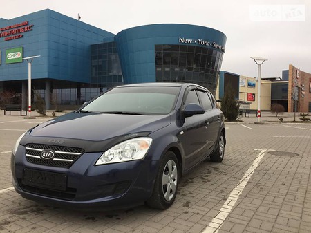 KIA Ceed 2009  випуску Донецьк з двигуном 0 л бензин хэтчбек механіка за 7500 долл. 