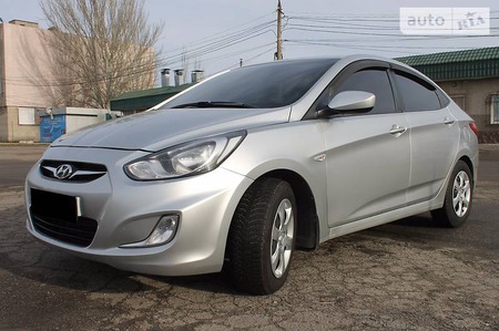 Hyundai Accent 2011  випуску Миколаїв з двигуном 1.4 л бензин седан автомат за 9400 долл. 