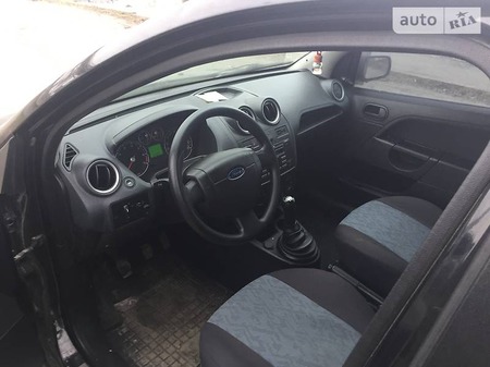 Ford Fiesta 2007  випуску Дніпро з двигуном 1.3 л газ хэтчбек механіка за 3100 долл. 