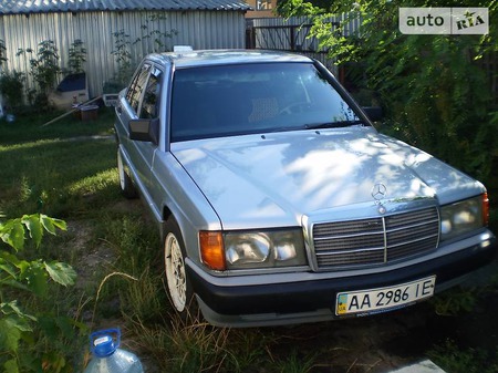 Mercedes-Benz 190 1992  випуску Київ з двигуном 2 л дизель седан механіка за 2800 долл. 