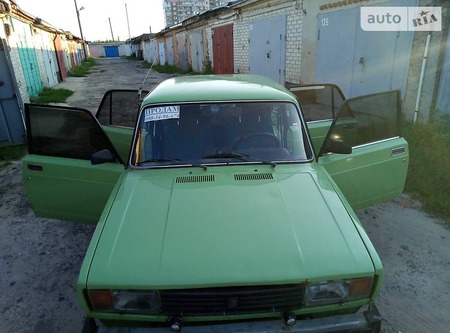 Lada 2105 1981  випуску Харків з двигуном 1.3 л бензин седан механіка за 950 долл. 