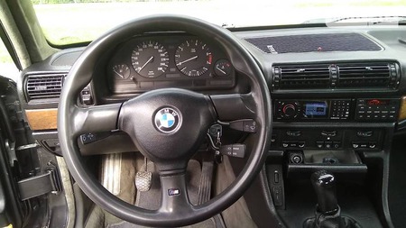 BMW 735 1990  випуску Львів з двигуном 3.5 л бензин седан механіка за 2900 долл. 