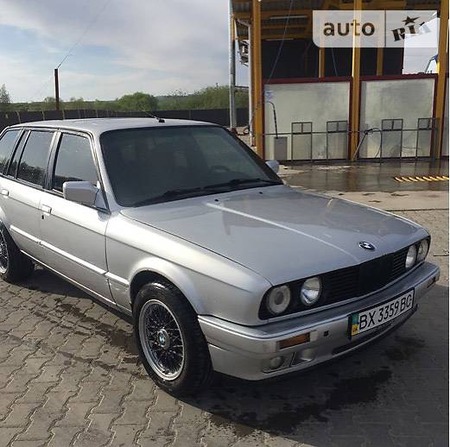 BMW 318 1992  випуску Хмельницький з двигуном 1.8 л бензин універсал механіка за 2450 долл. 