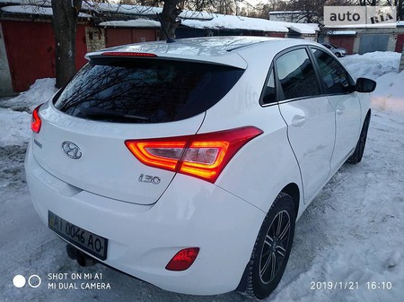 Hyundai i30 2012  випуску Чернігів з двигуном 1.6 л газ хэтчбек механіка за 9350 долл. 