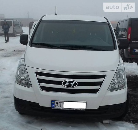 Hyundai H-1 2013  випуску Івано-Франківськ з двигуном 2.5 л дизель мінівен автомат за 14850 долл. 