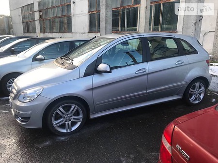 Mercedes-Benz B 200 2012  випуску Львів з двигуном 2.2 л дизель хэтчбек автомат за 12800 долл. 