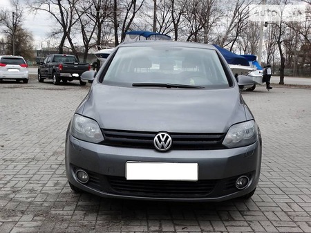 Volkswagen Golf Plus 2011  випуску Дніпро з двигуном 1.4 л бензин хэтчбек механіка за 9200 долл. 