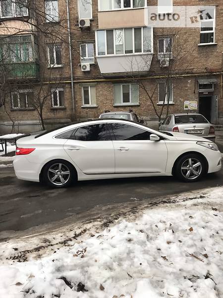 Hyundai Azera 2014  випуску Київ з двигуном 0 л газ седан автомат за 18500 долл. 