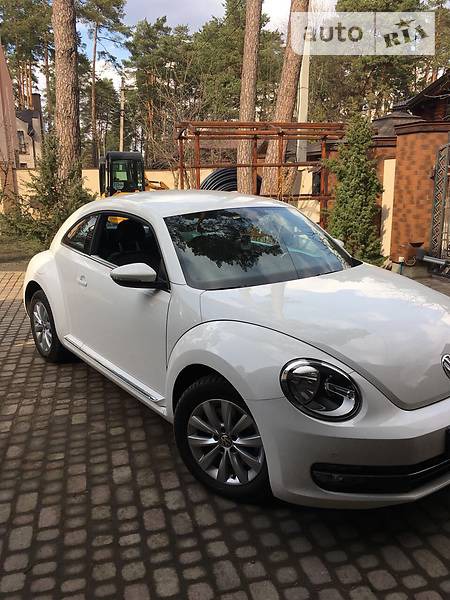 Volkswagen New Beetle 2013  випуску Львів з двигуном 1.4 л бензин купе автомат за 15600 долл. 