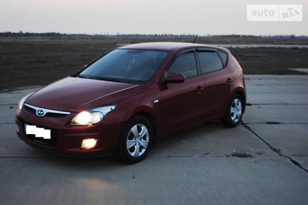 Hyundai i30 2010  випуску Херсон з двигуном 1.6 л бензин хэтчбек механіка за 7990 долл. 
