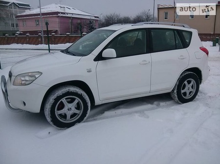 Toyota RAV 4 2008  випуску Рівне з двигуном 0 л дизель позашляховик механіка за 11588 долл. 