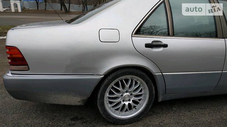 Mercedes-Benz S 320 1992  випуску Дніпро з двигуном 3.2 л газ седан механіка за 4000 долл. 